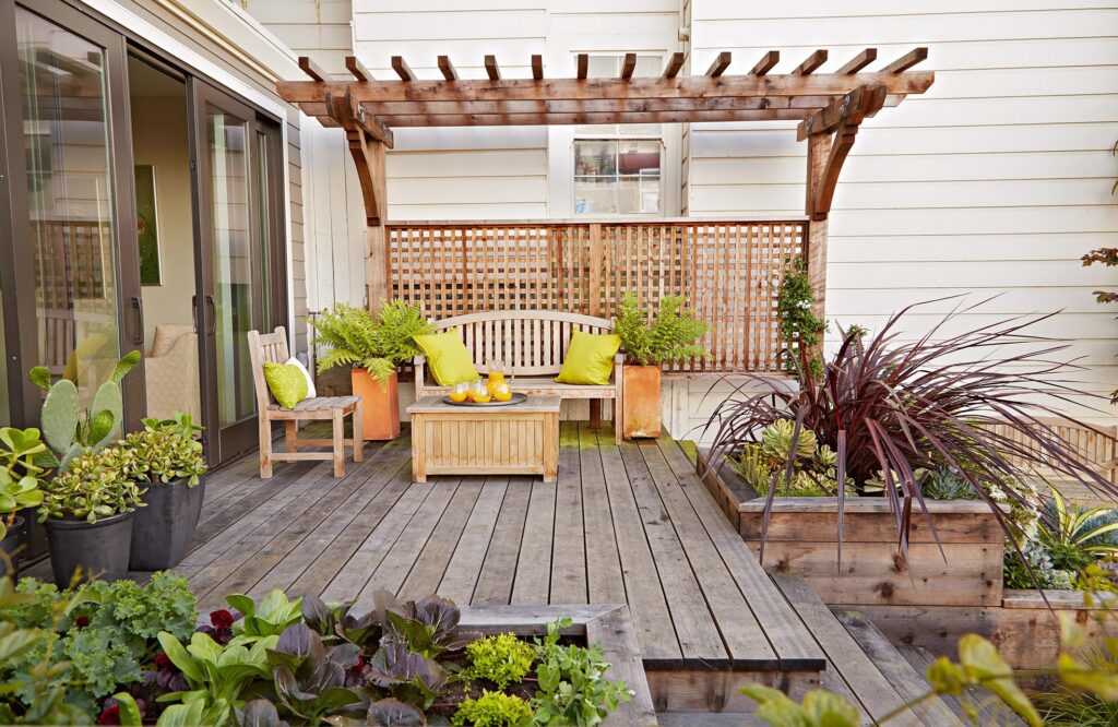 5 Top Tips For Choosing The Right Wood For Your Deck Design