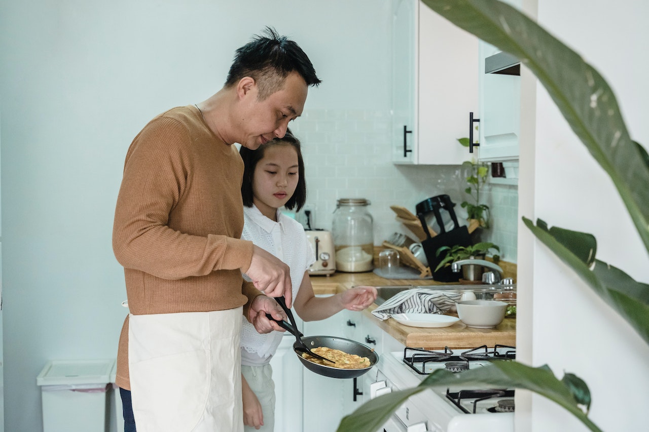 kid cooking with dad