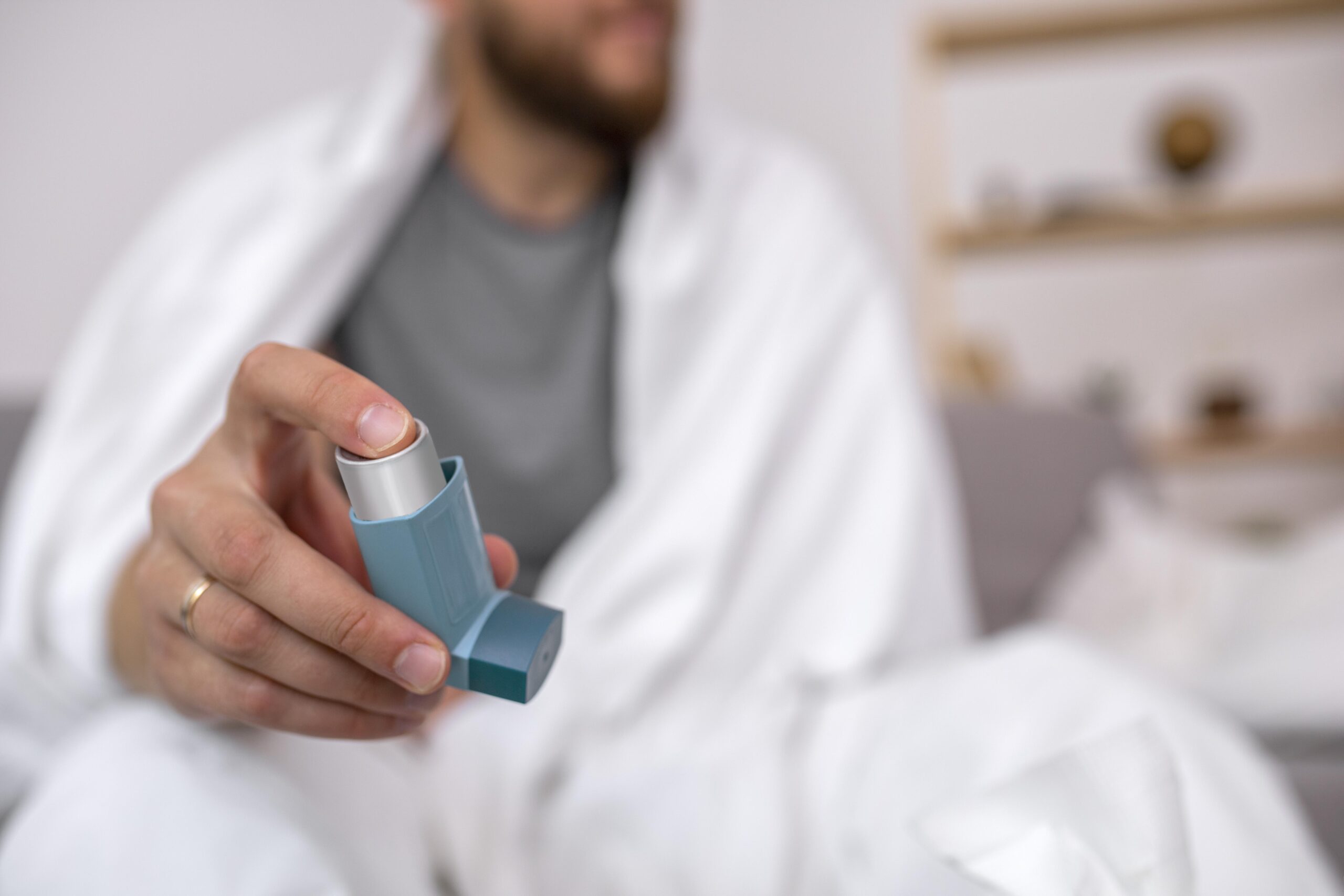 A man guiding about asthma devices