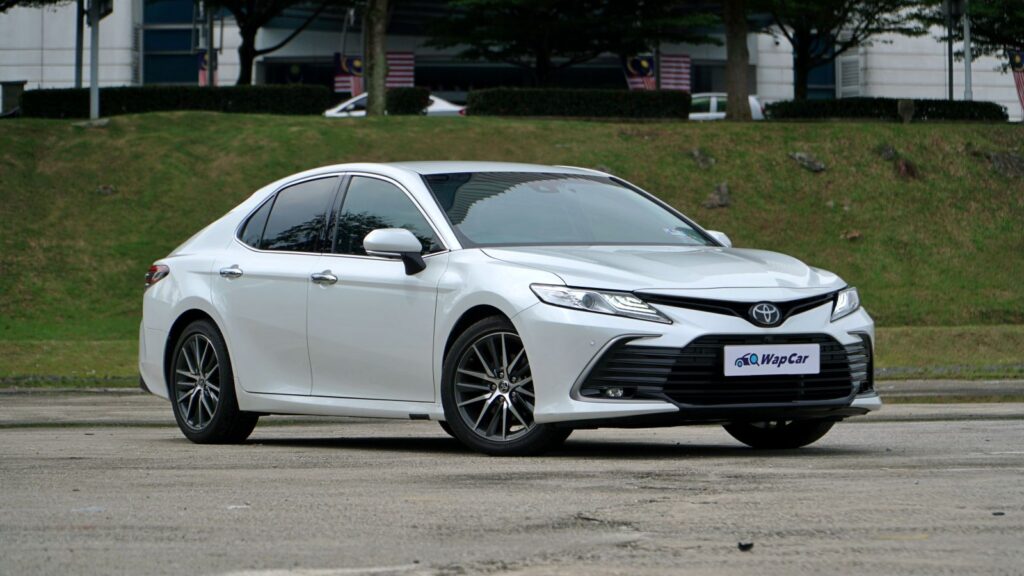 Got a RM 200k budget and don’t need an SUV? The Toyota Camry should be your first pick