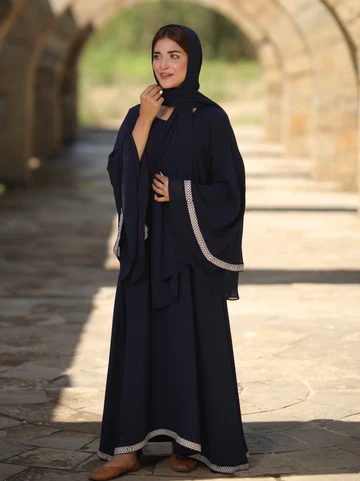 girl wearing black abaya