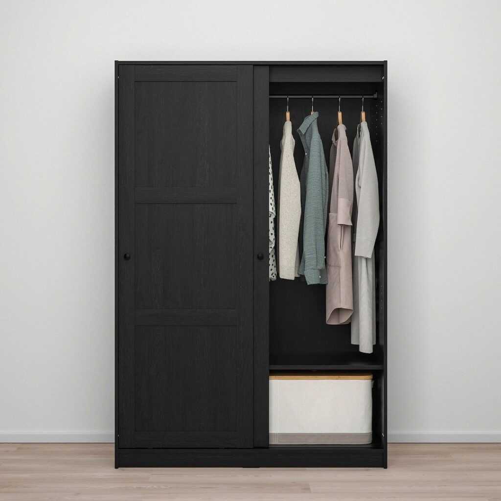 Sliding doors wardrobe