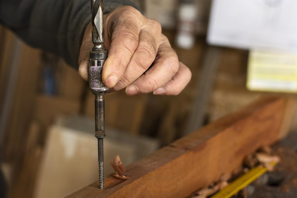 How to Choose the Right Tools and Materials for Wooden Furniture Repair