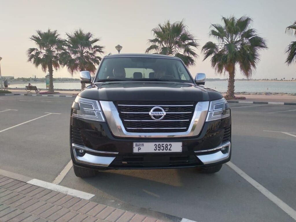 Why is renting a car in Dubai a popular choice for travelers