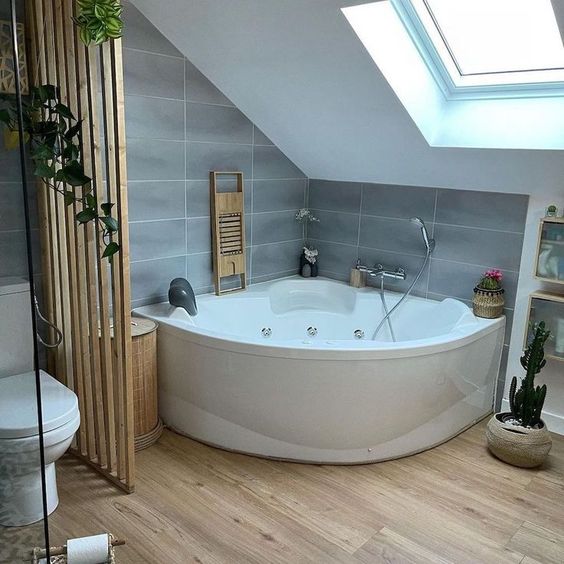 Discover expert tips on measuring for a bathtub purchase online