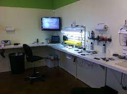 Cell repair shop Willow grove