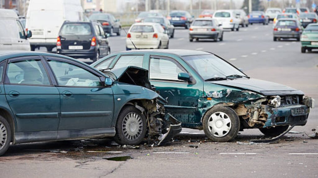 When to Enlist the Expertise of a Car Accident Lawyer?