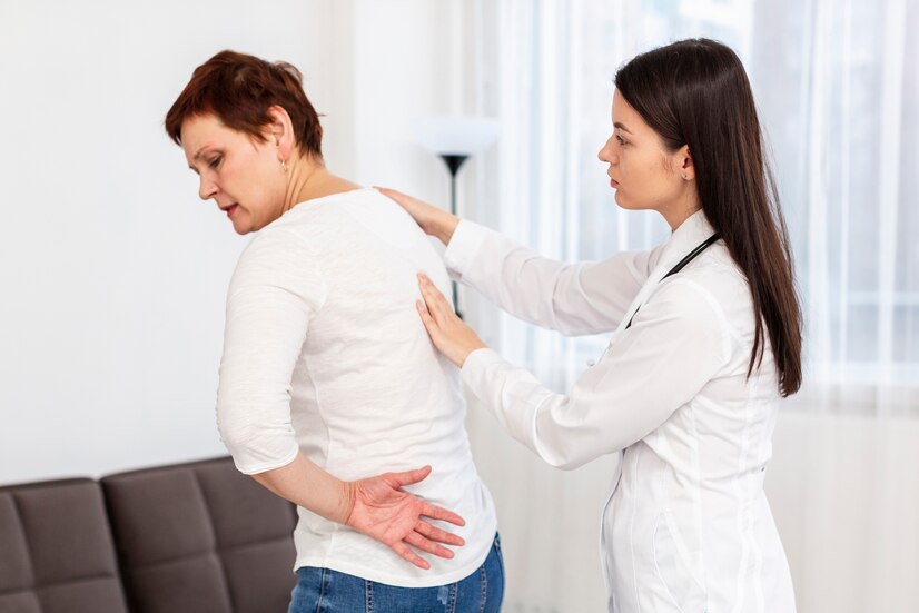 A Women consult with a doctor for hip replacement in turkey