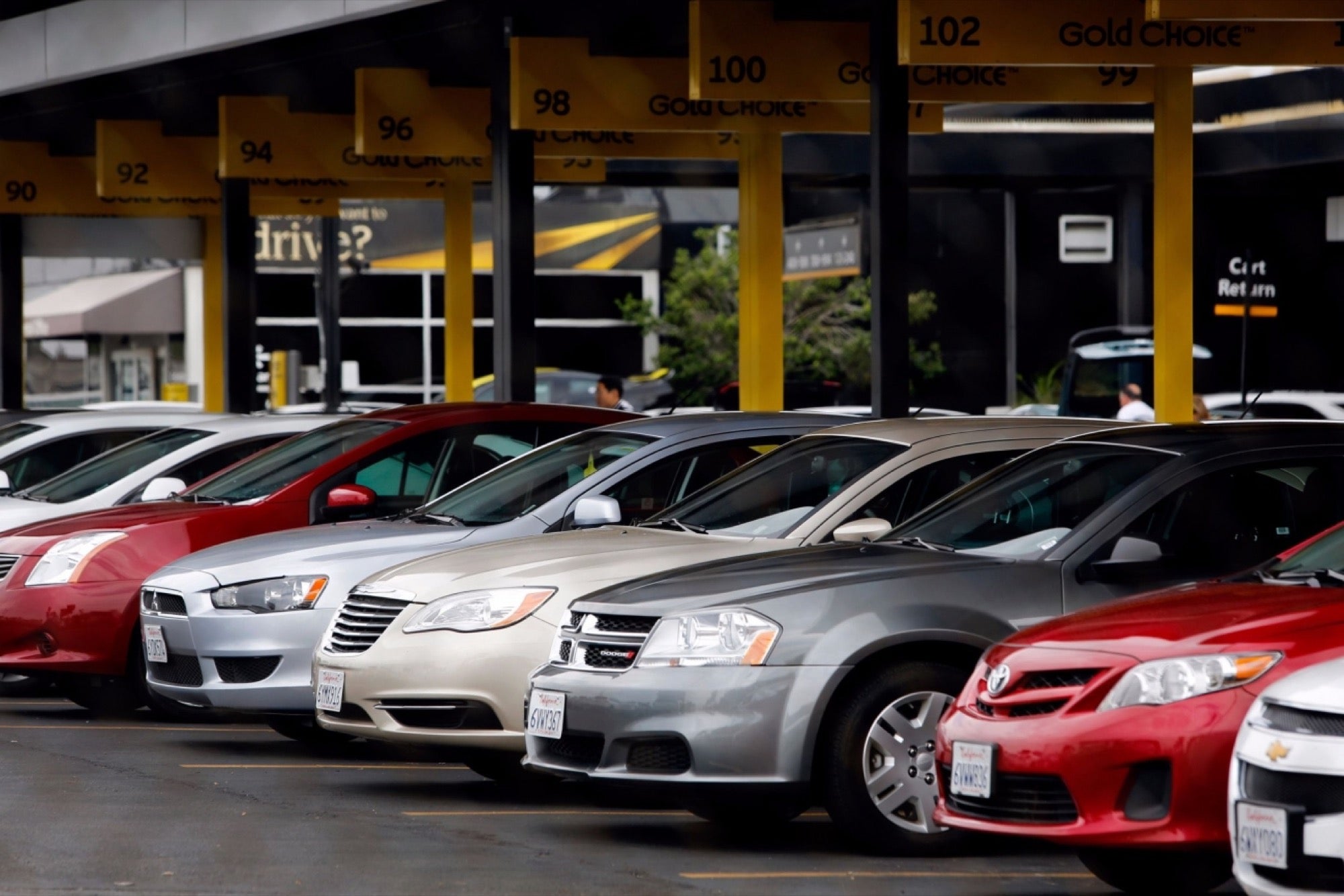 The Booming Economy Car Rental Industry in Dubai