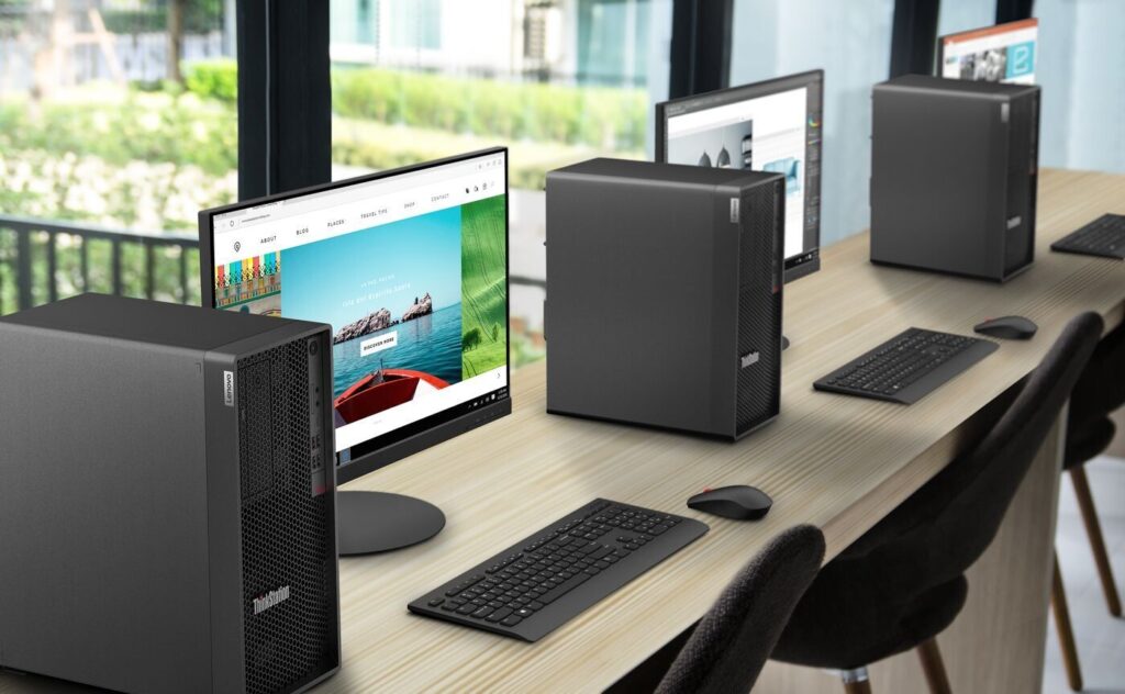 Choosing the Right Workstation Monitor Shape: Curved vs. Flat