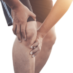 What are the symptoms of knee pain caused by sciatica