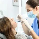 Cum Să Alegi Tratamentele Dentare Potrivite la Stomatologul Tău