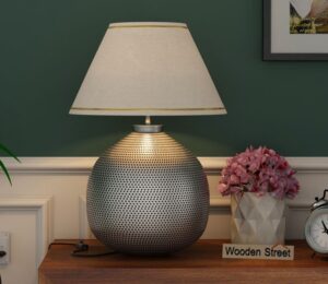 woodenstreet molly metal table lamp 