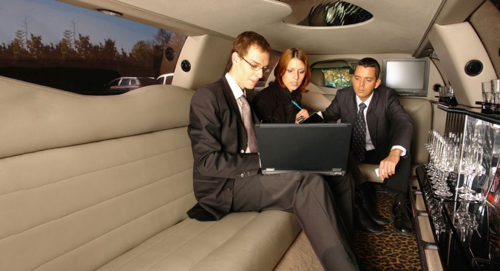 How Do Limo Services Handle Last-Minute Corporate Travel Changes?