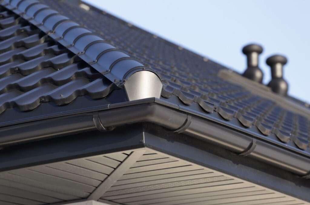 Essential Tips for Homeowners to Choose the Best Roofing Contractors