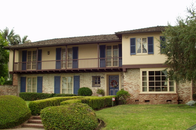 Monterey style architecture