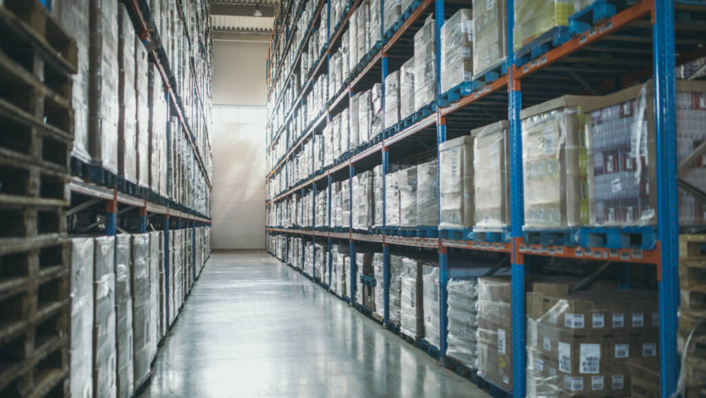 Crucial Factors to Evaluate Before Choosing a Warehousing Service: