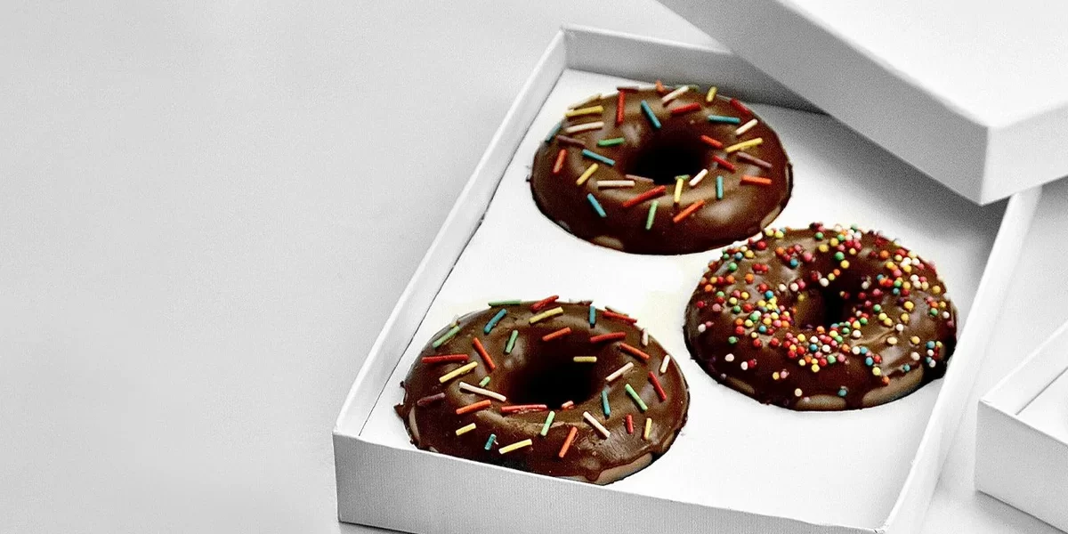 custom donut box with donuts